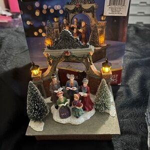 Holiday Time Decor Lighted Lamp Post With Carolers Hand Painted Poly Resin